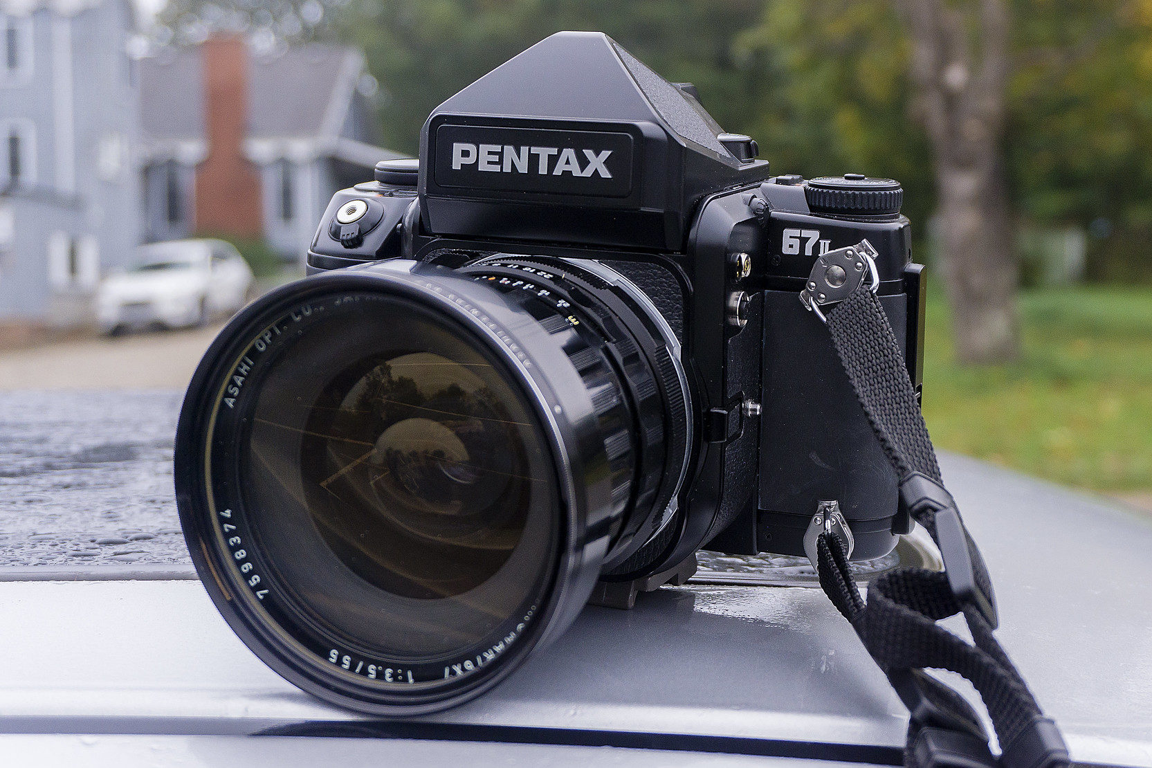 Photograph of a Pentax 67II camera, taken by Alex Luyckx.
